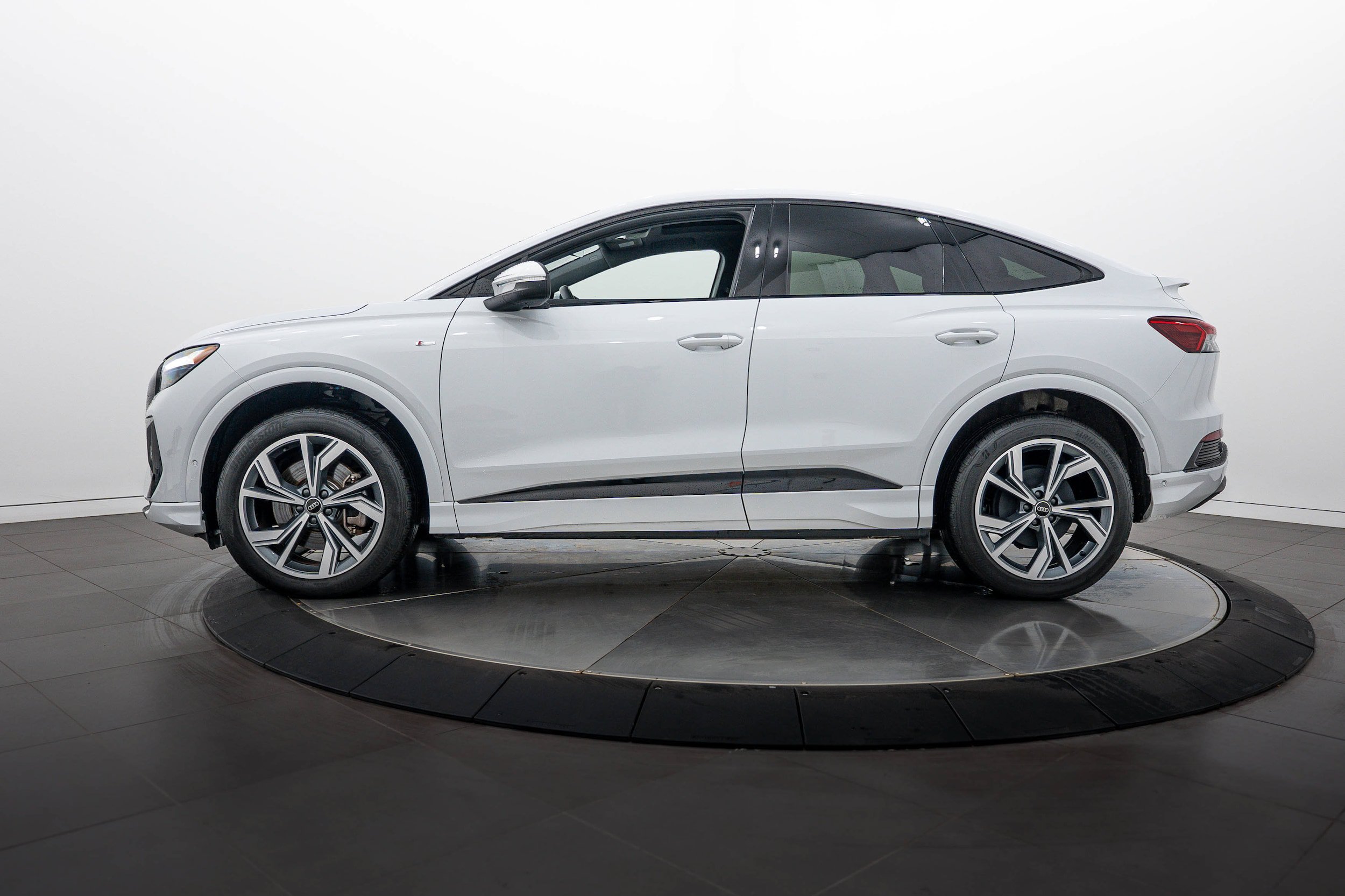 Certified 2023 Audi Q4 e-tron Premium Plus w/ Premium Plus AWD/4WD image 6