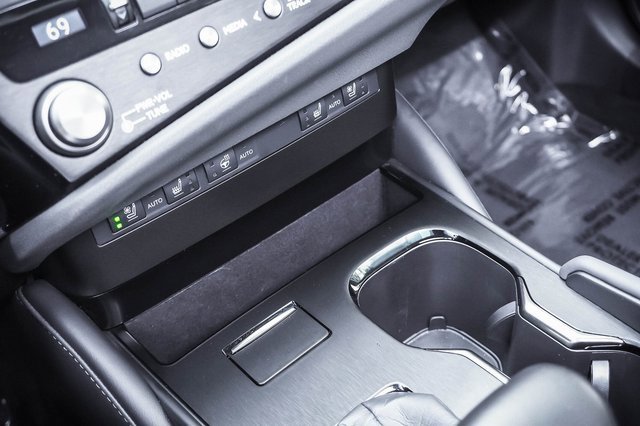 Certified 2025 Lexus ES 300h 300h image 17