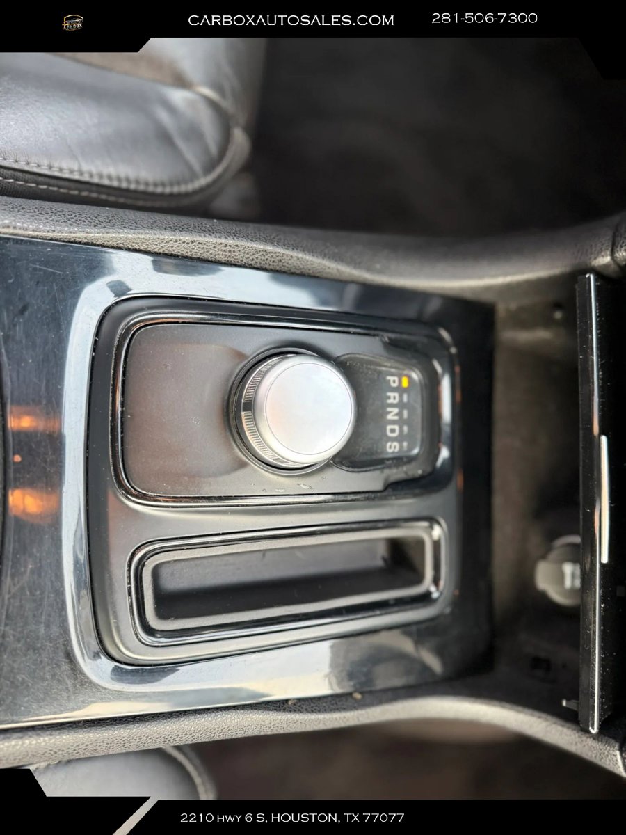 Used 2018 Chrysler 300 S AWD/4WD image 12