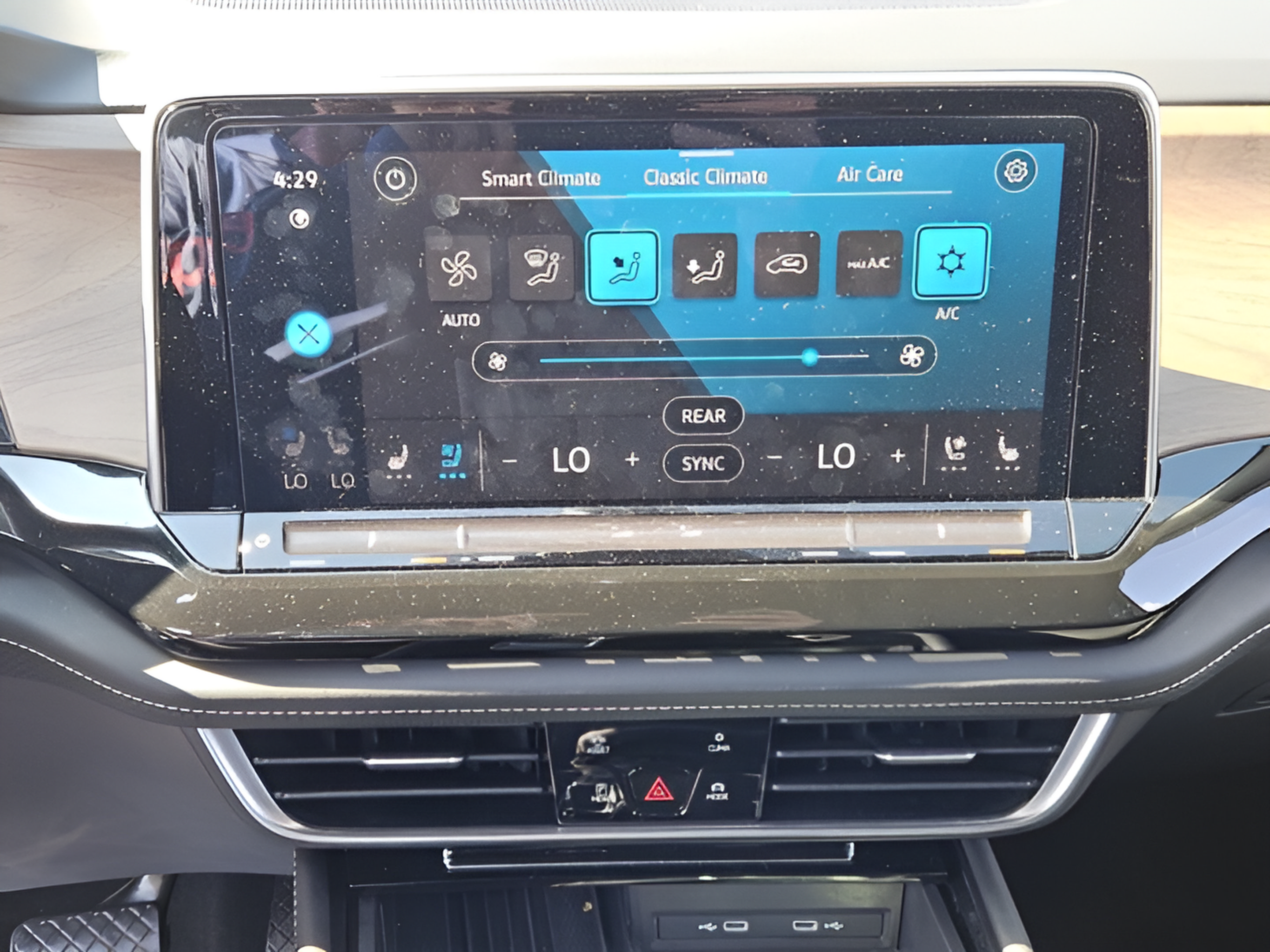 Certified 2025 Volkswagen Atlas SE FWD image 17