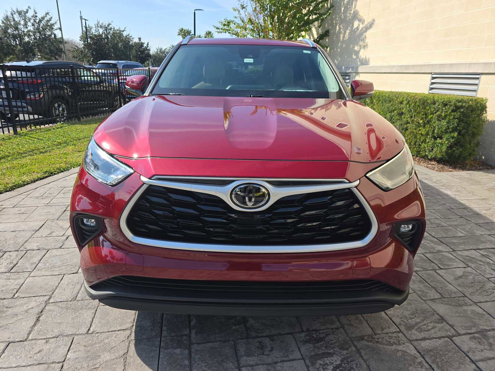 Used 2021 Toyota Highlander XLE video 2