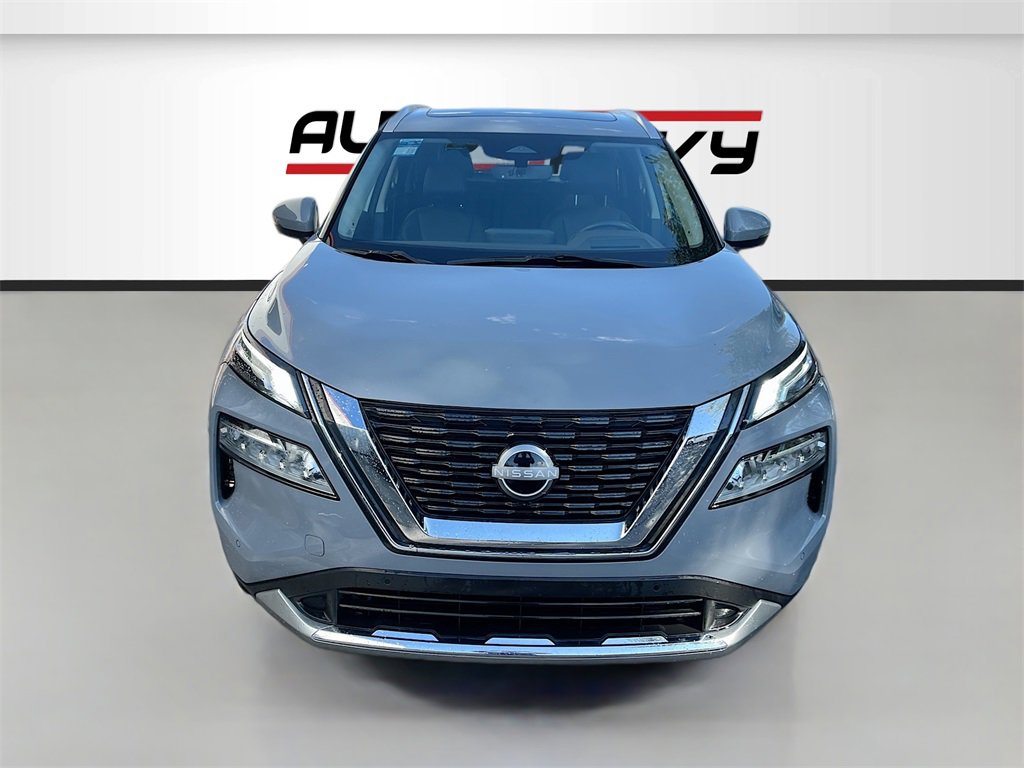 Used 2023 Nissan Rogue Platinum w/ Platinum Premium Package image 2