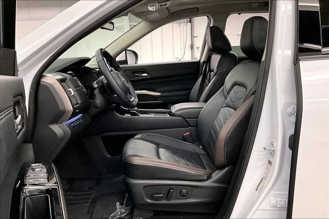 Used 2025 Nissan Pathfinder Platinum w/ Cargo Package FWD image 23