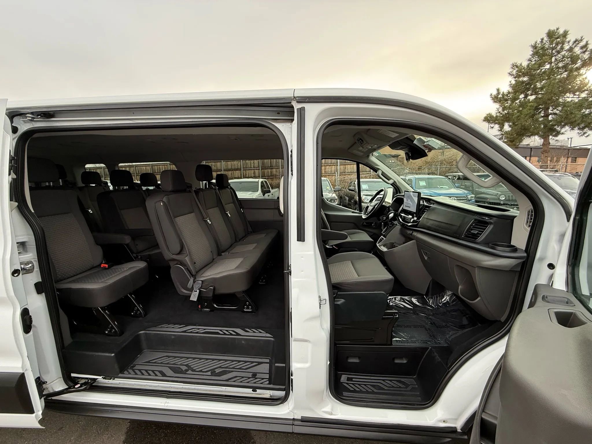 Used 2023 Ford Transit 350 XLT image 27