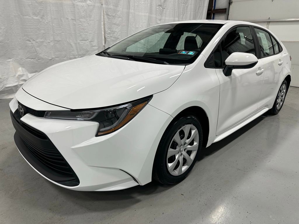 Used 2025 Toyota Corolla LE FWD image 3
