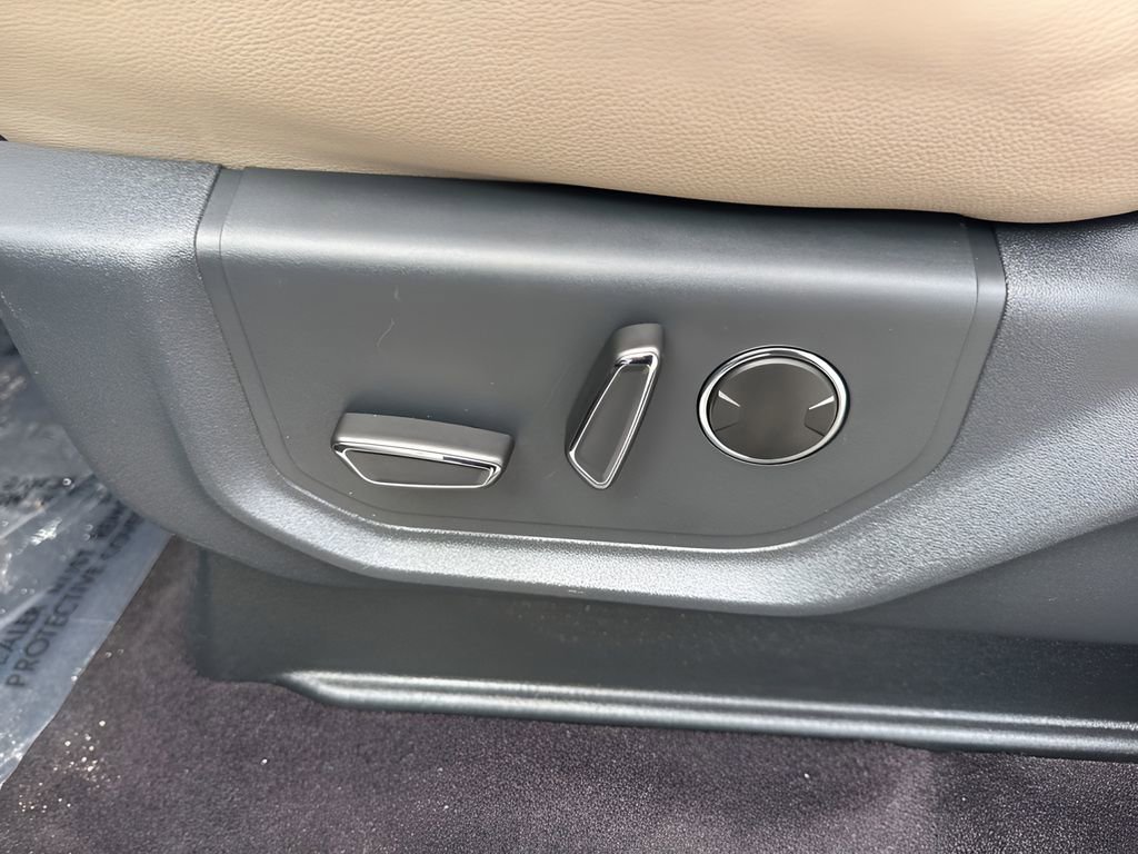 Used 2022 Ford Expedition Max Limited image 10