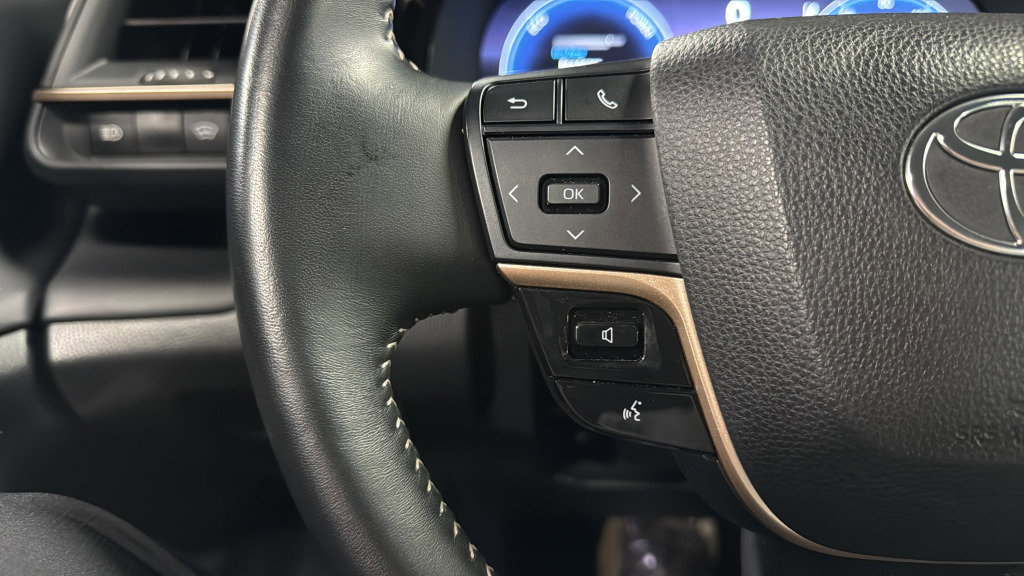 Used 2024 Toyota Crown Limited image 20