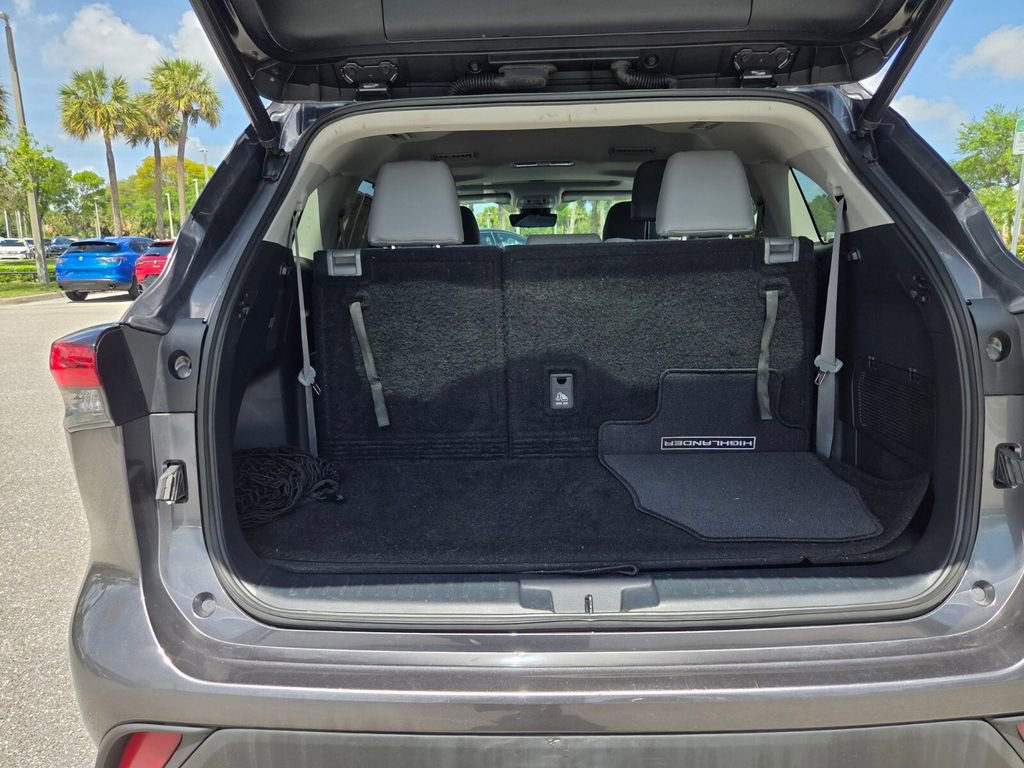 Used 2022 Toyota Highlander XLE image 31
