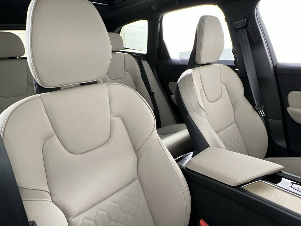 New 2026 Volvo XC60 B5 Plus w/ Climate Package image 21