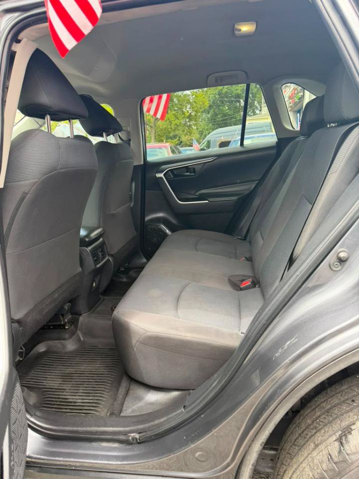 Used 2022 Toyota RAV4 LE AWD/4WD image 30