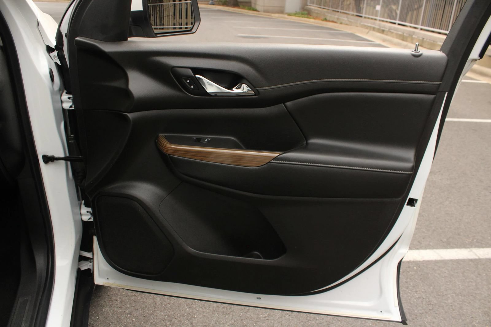 Used 2020 GMC Acadia SLE w/ Driver Convenience Package FWD image 26