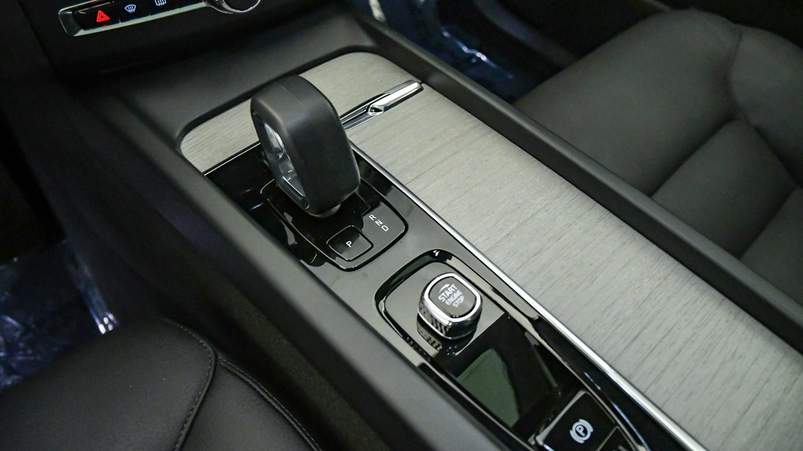 Certified 2025 Volvo XC60 B5 Plus image 20