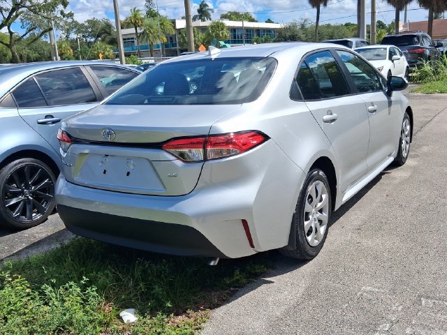 Used 2025 Toyota Corolla LE FWD image 4