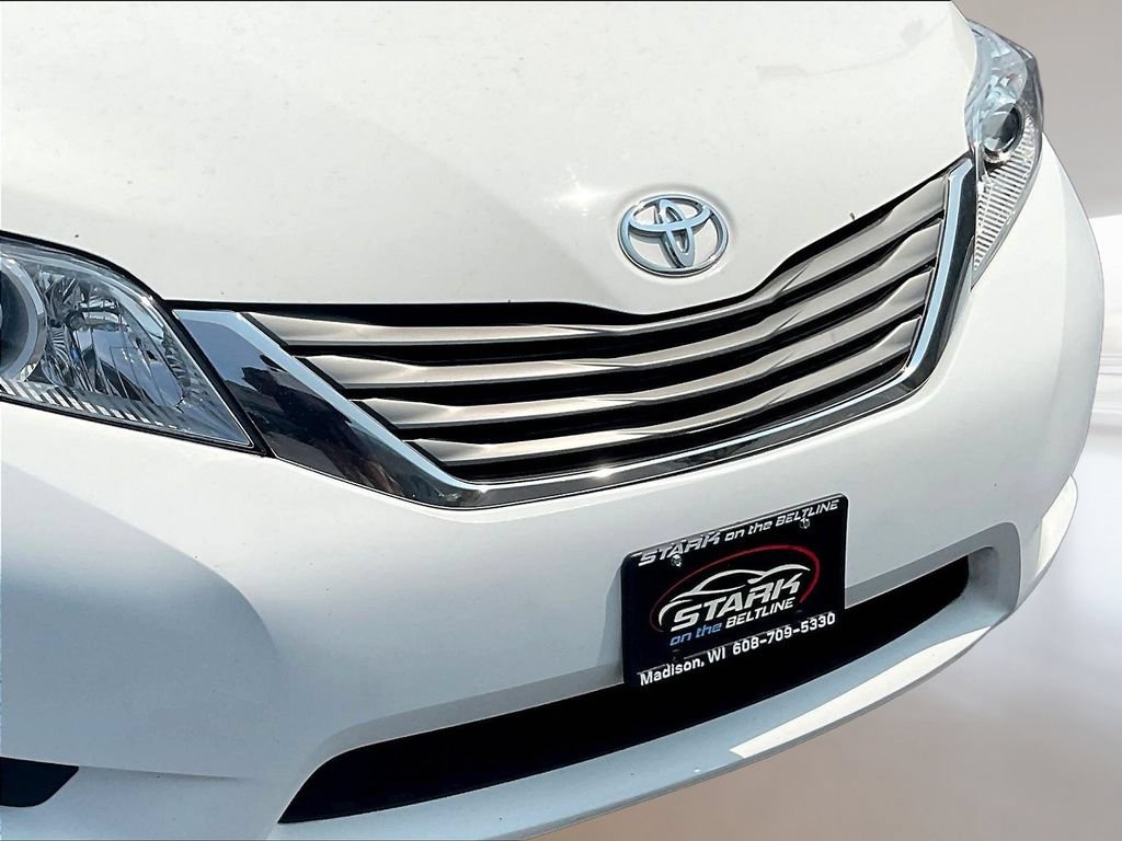 Used 2014 Toyota Sienna XLE FWD image 32