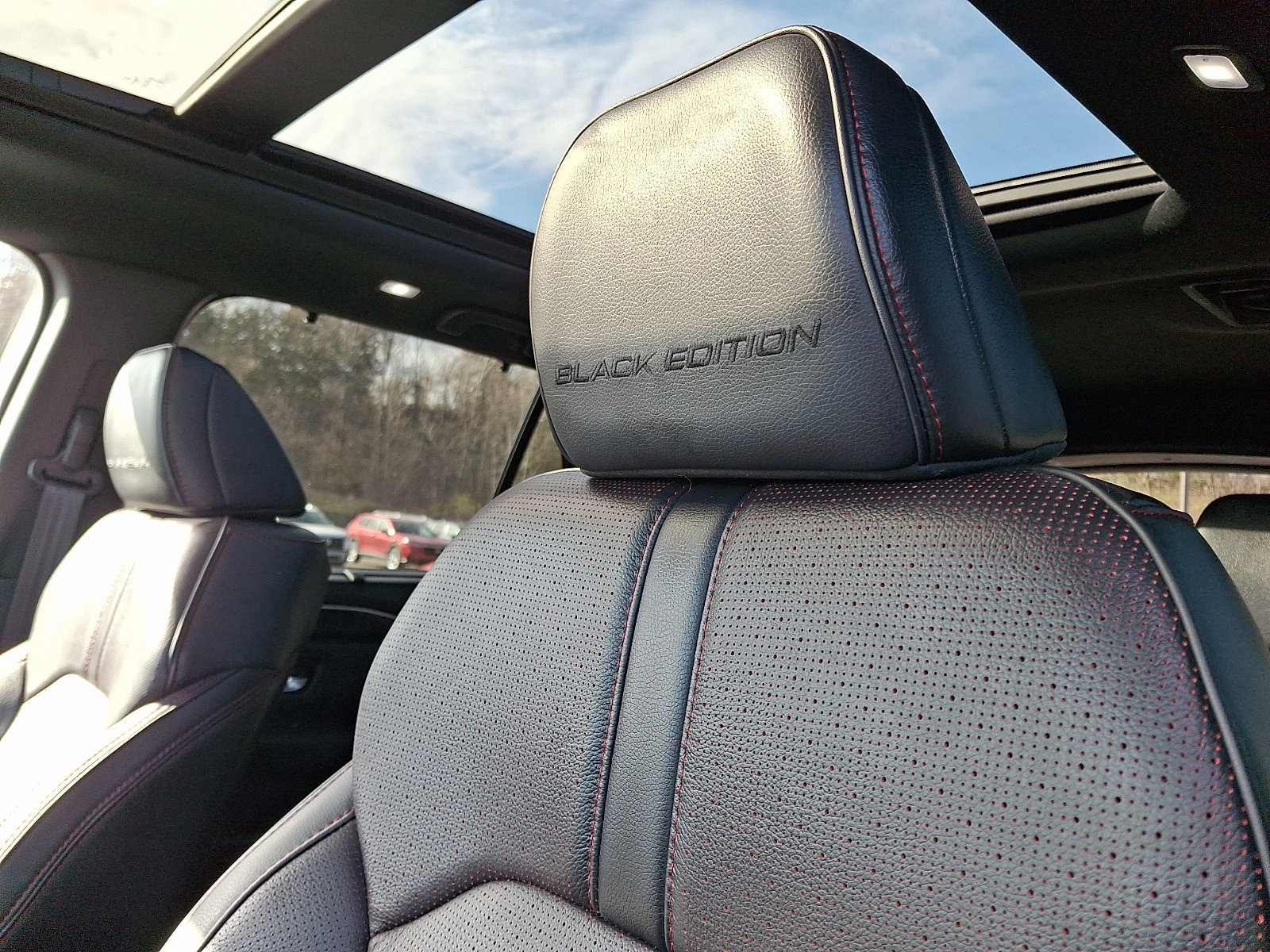 Used 2025 Honda Pilot Black Edition image 15