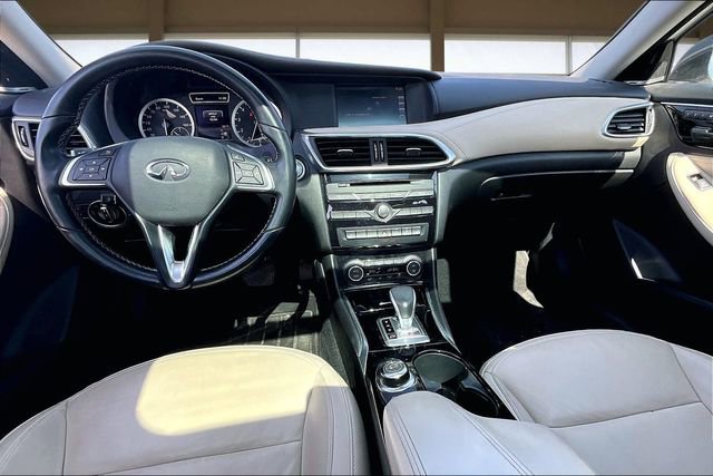 Used 2018 INFINITI QX30 Premium w/ Navigation Package image 16