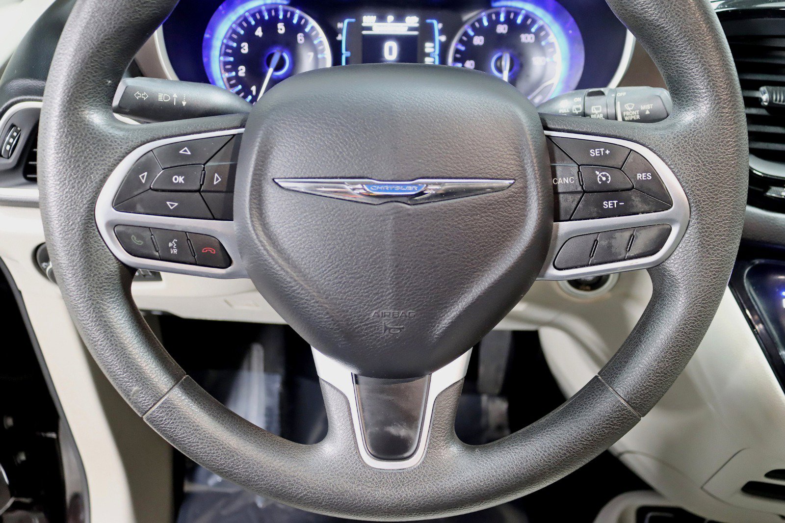 Used 2017 Chrysler Pacifica Touring image 15