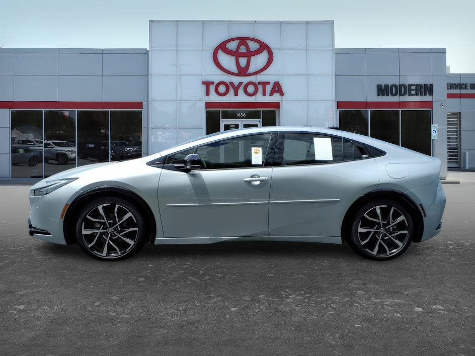 Used 2026 Toyota Prius Plug-In Hybrid FWD image 2
