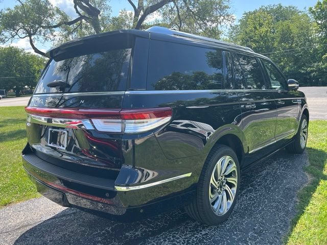 Used 2023 Lincoln Navigator L Reserve AWD/4WD image 8