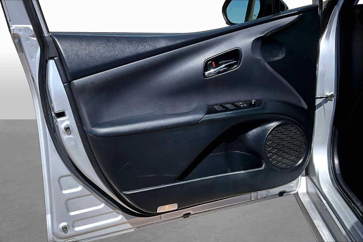 Used 2022 Toyota Prius XLE FWD image 17