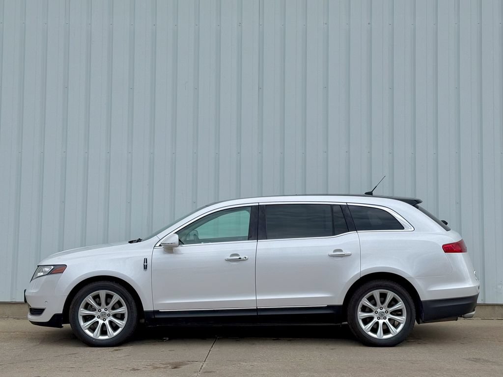 Used 2016 Lincoln MKT AWD w/ Equipment Group 201A image 3