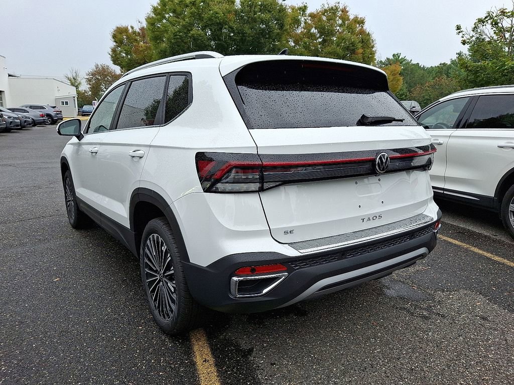 New 2025 Volkswagen Tiguan SE R-Line image 3