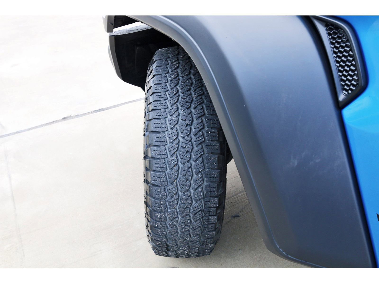 Used 2024 Jeep Wrangler Sport S image 29