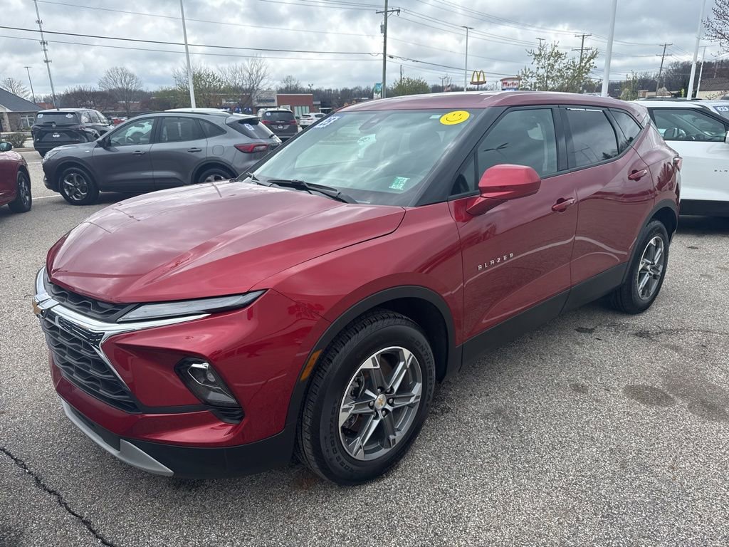 Used 2025 Chevrolet Blazer LT image 1