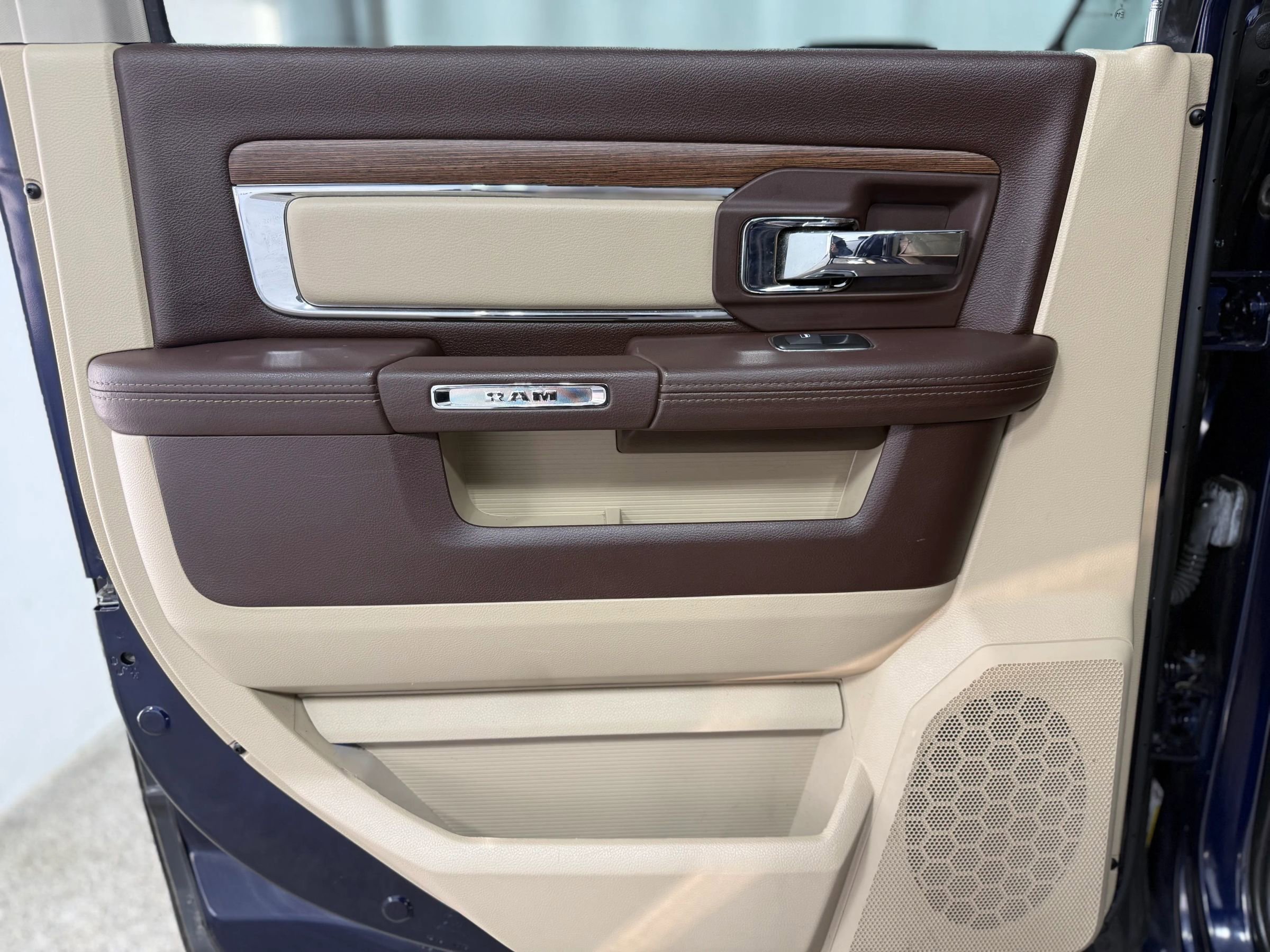 Used 2016 RAM 1500 Laramie image 29