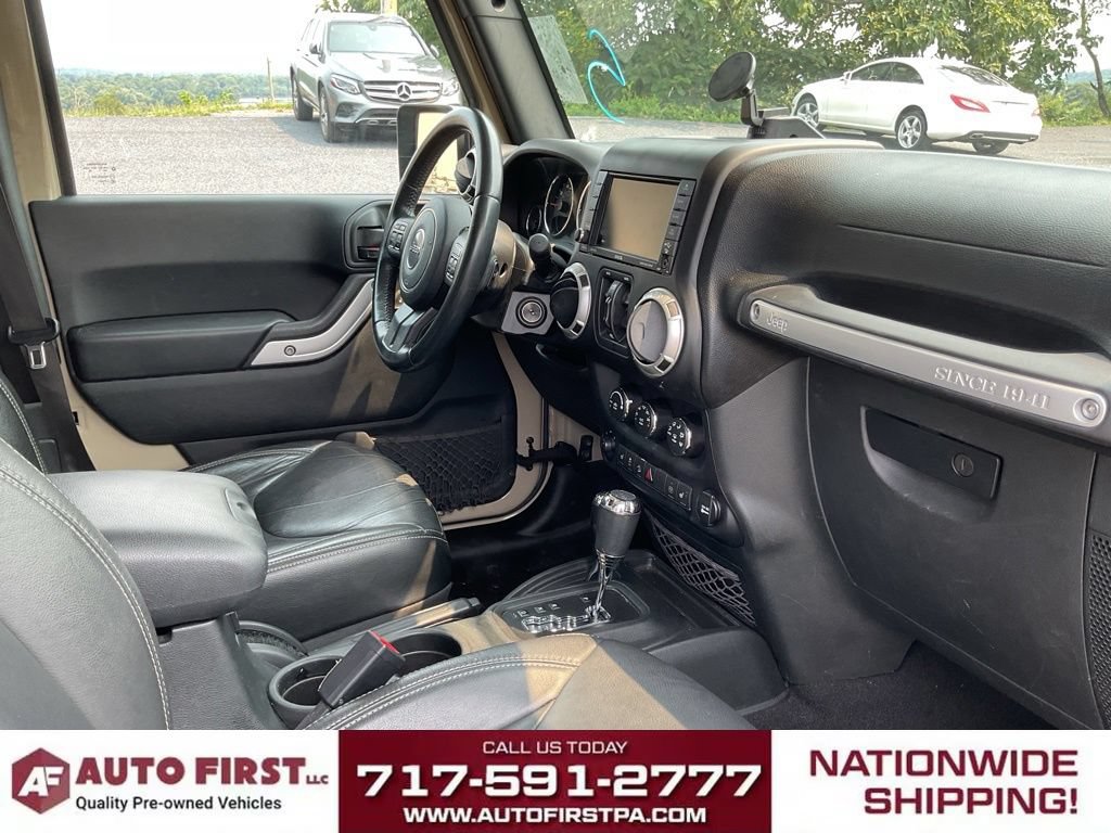 Used 2017 Jeep Wrangler Unlimited Rubicon w/ Connectivity Group AWD/4WD image 19