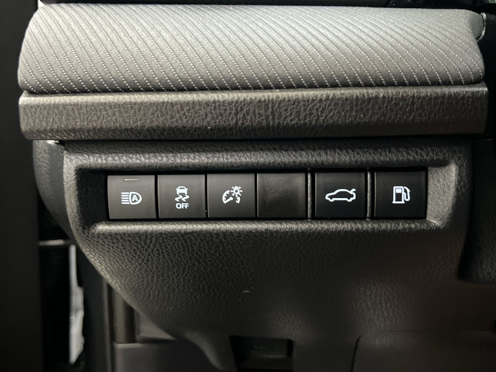Used 2025 Toyota Camry SE FWD image 37