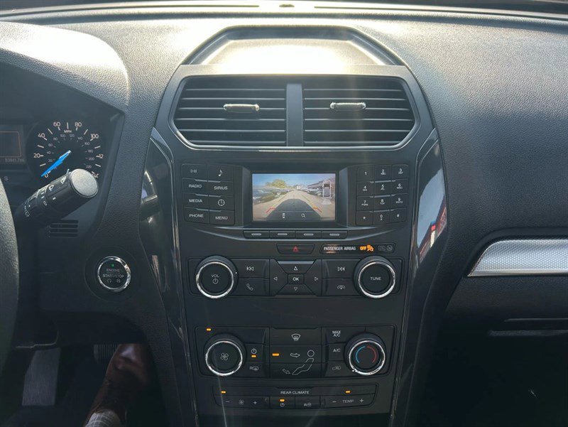 Used 2019 Ford Explorer XLT image 13
