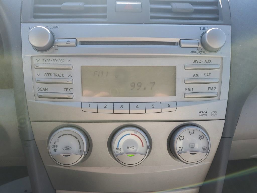 Used 2011 Toyota Camry LE image 14