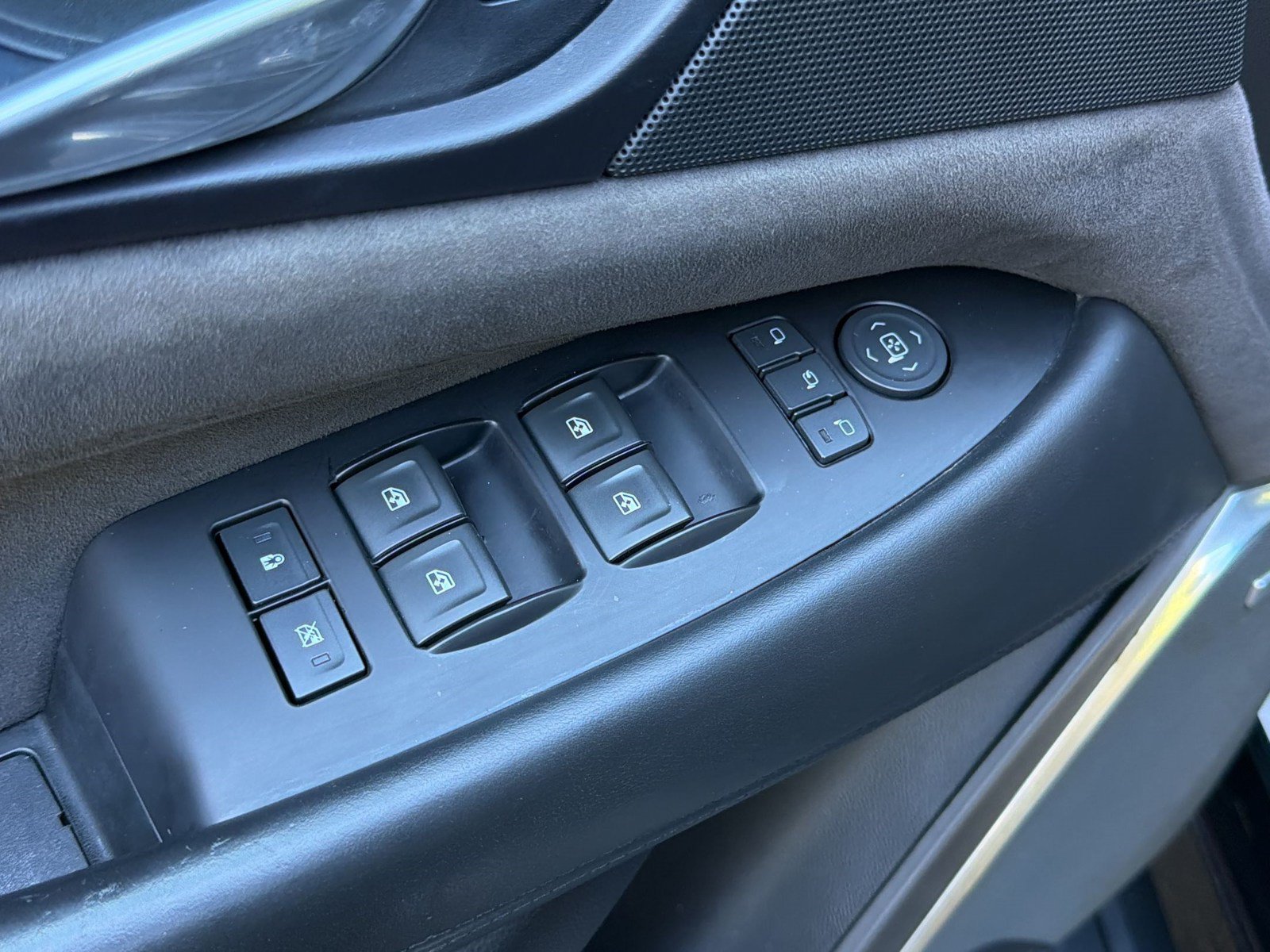 Used 2019 Cadillac Escalade ESV Platinum AWD/4WD image 15