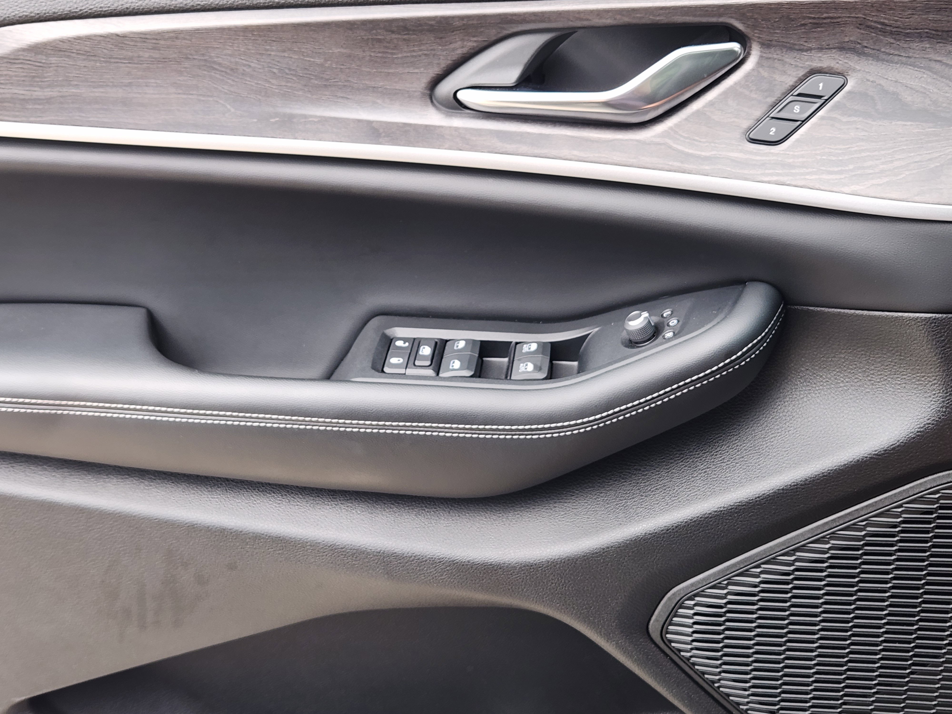 Used 2024 Jeep Grand Cherokee L Limited image 23