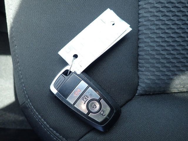 Used 2023 Ford Explorer XLT image 30