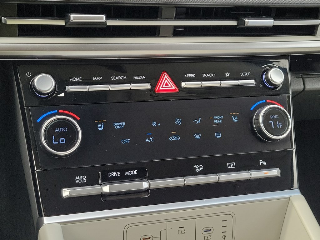 Used 2025 Hyundai Santa Fe SEL FWD image 17