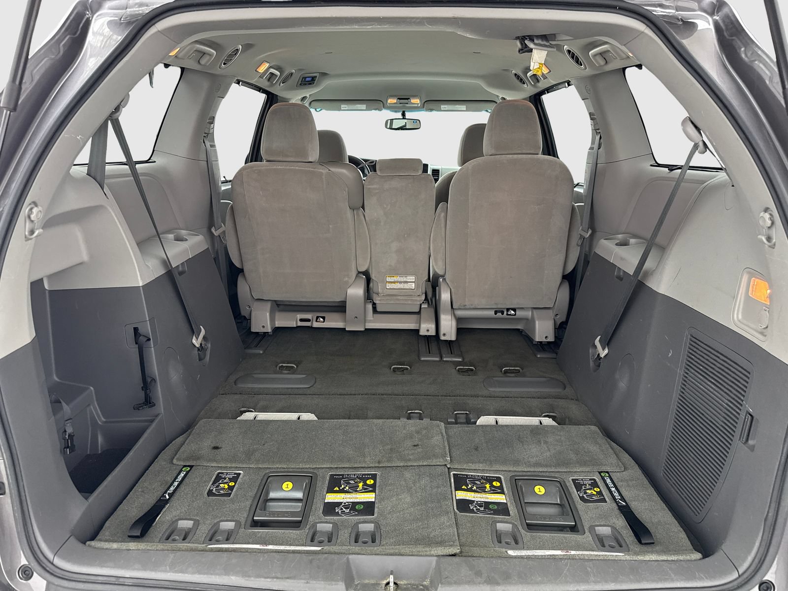 Used 2017 Toyota Sienna LE FWD image 46