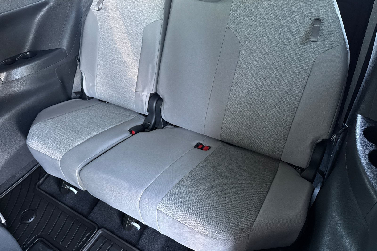 Used 2026 Toyota Sienna LE FWD image 19