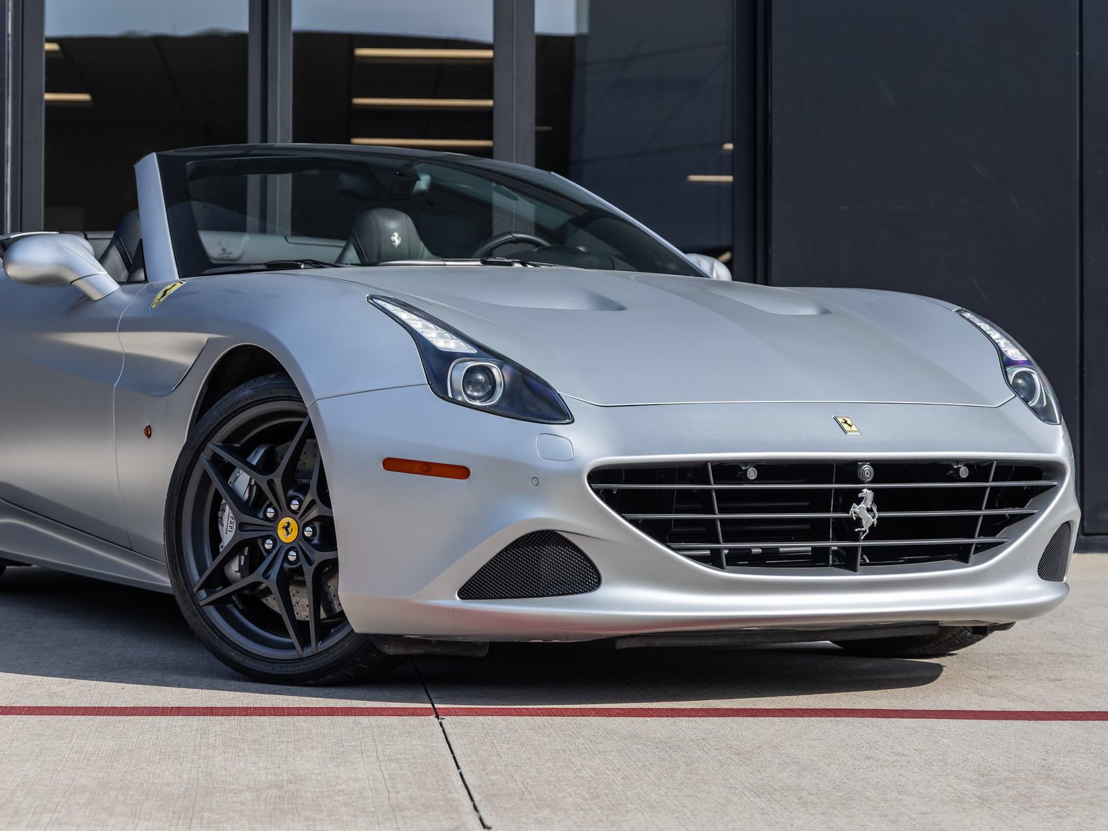 Used 2015 Ferrari California T RWD image 5
