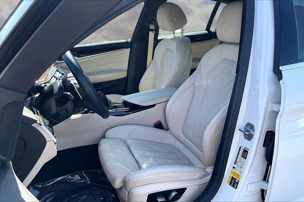 Used 2021 BMW 530e w/ Convenience Package image 21