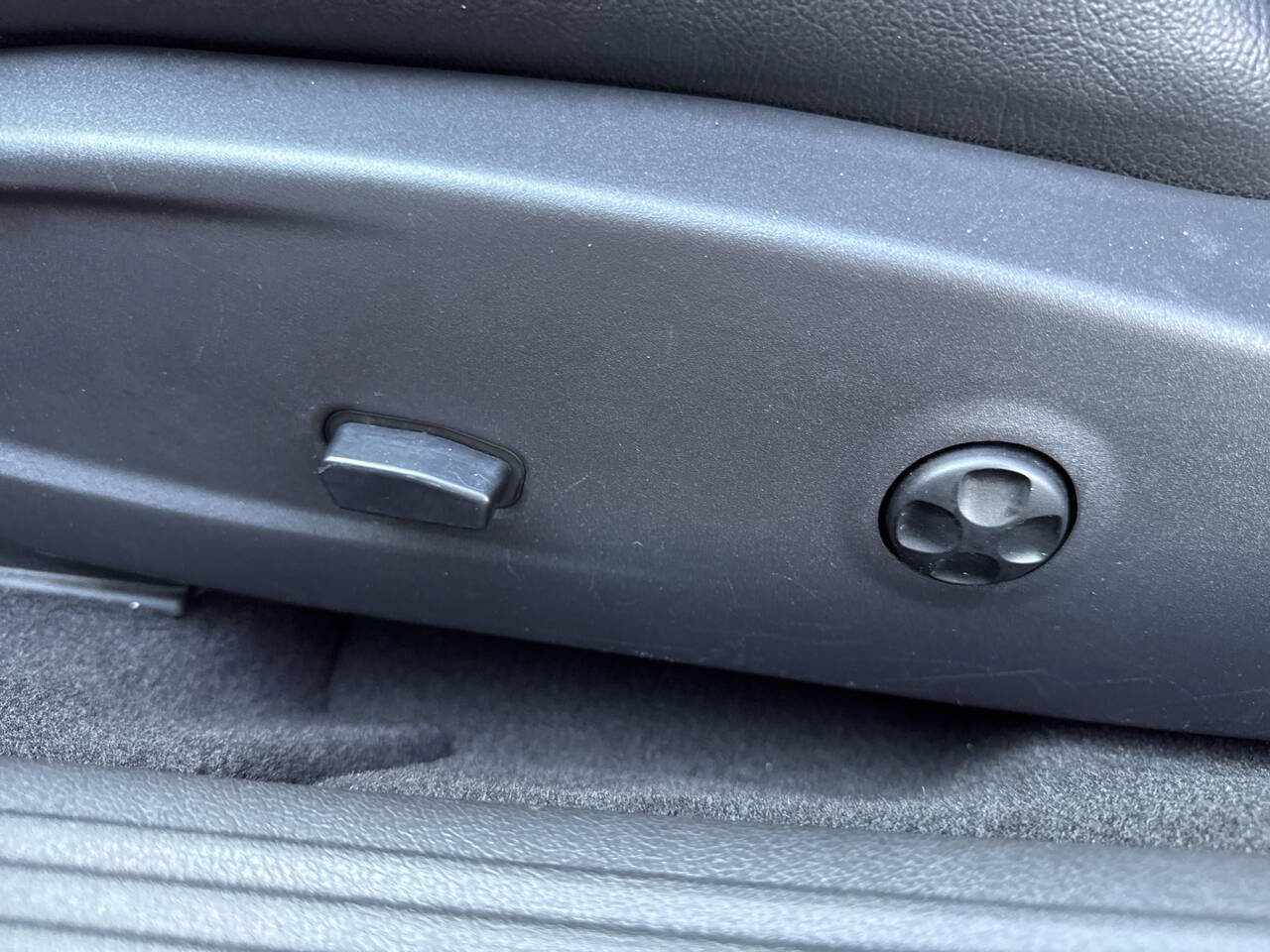 Used 2014 Dodge Challenger R/T image 36