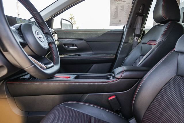 Used 2025 Nissan Kicks SR image 20