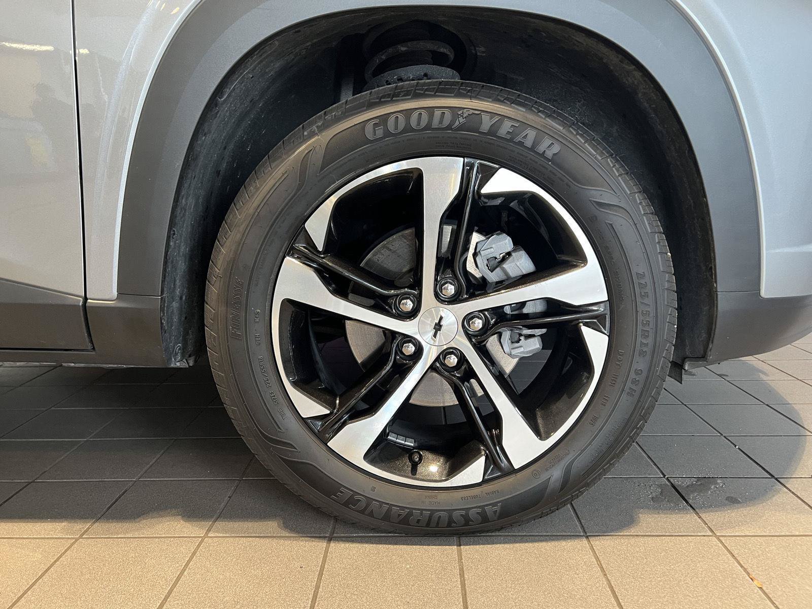 Used 2025 Chevrolet Trax RS w/ Driver Confidence Package FWD image 9