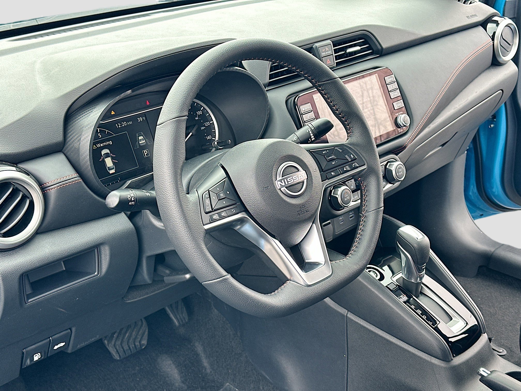 Used 2025 Nissan Versa SR w/ Trunk Package image 4