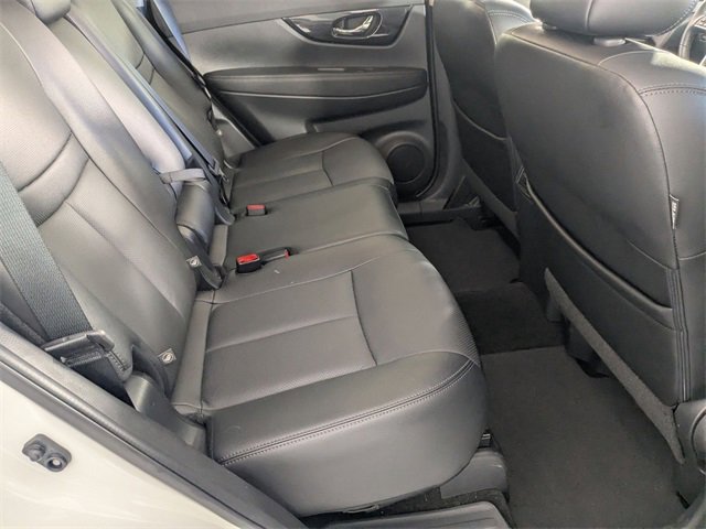 Used 2018 Nissan Rogue SL w/ Premium Package image 32