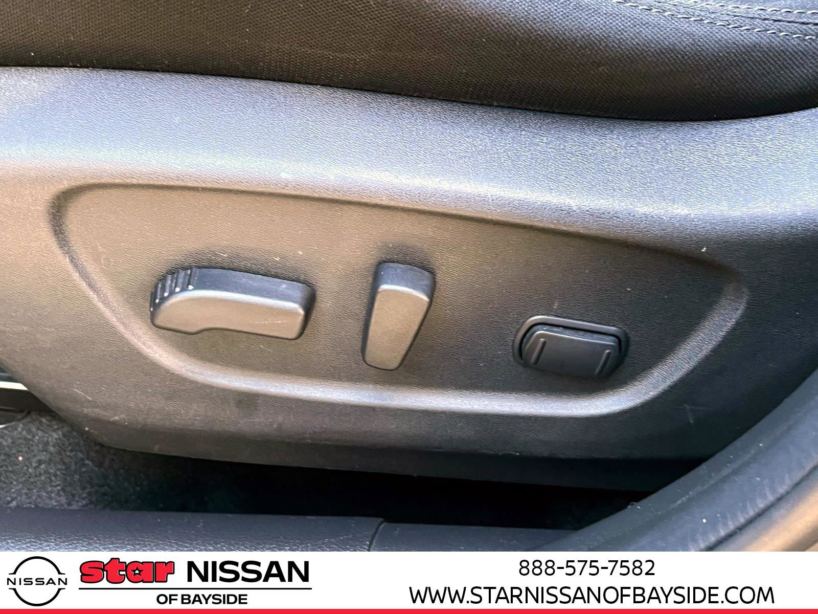 Used 2017 Nissan Rogue Sport SV AWD/4WD image 18