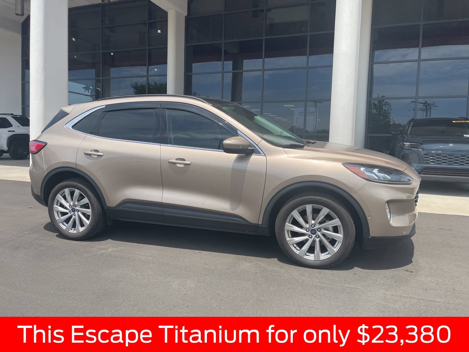 Used 2021 Ford Escape Titanium w/ Titanium Elite Package AWD/4WD image 15