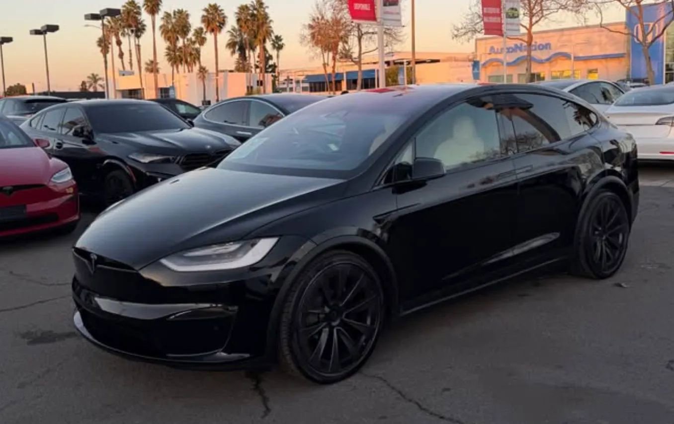 Used 2023 Tesla Model X image 2