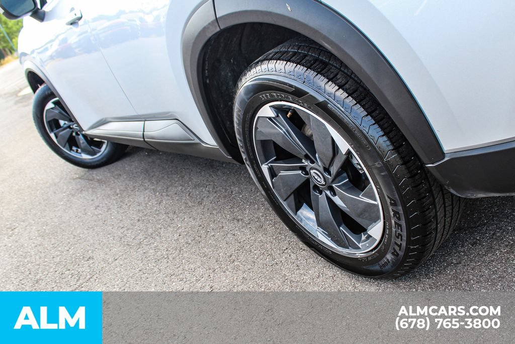 Used 2024 Nissan Rogue SV AWD/4WD image 14